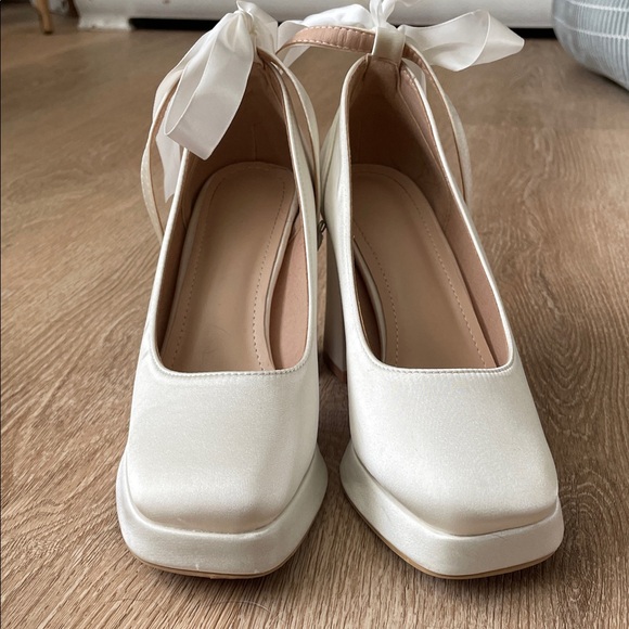 SHEIN Cream Satin Heels with Ribbon - Picture 1 of 3